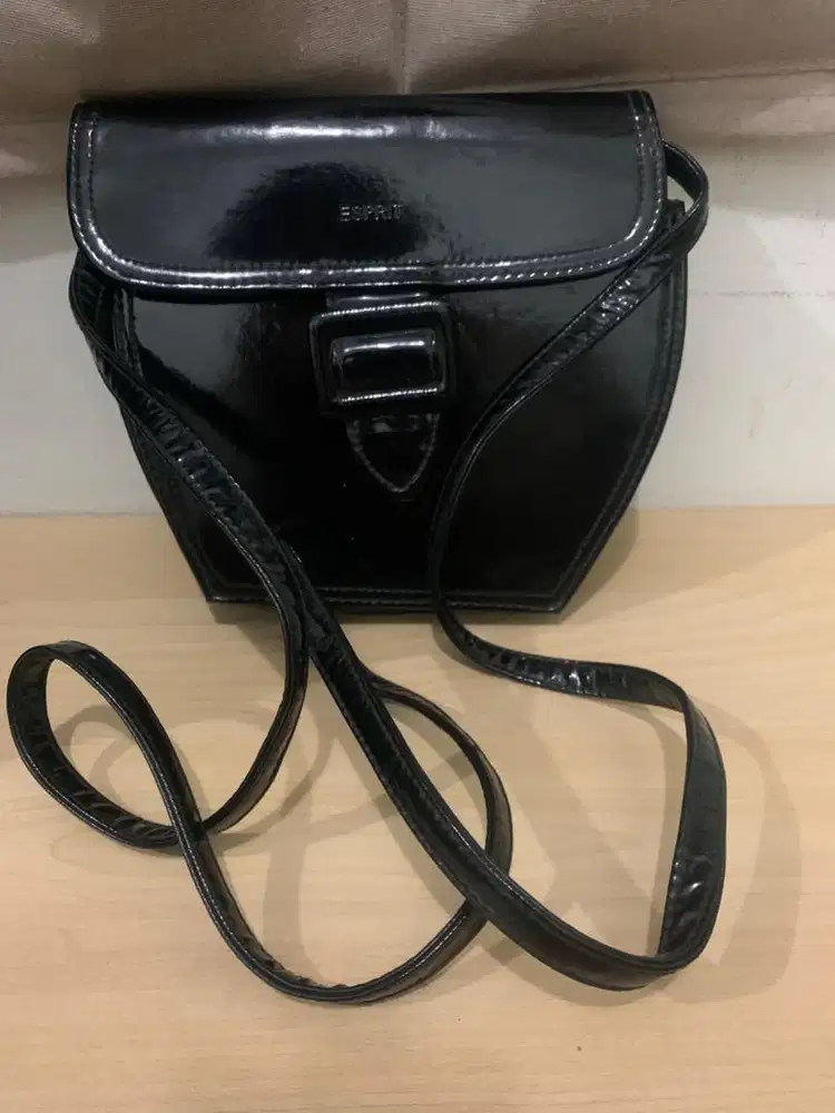 Preloved Tas selempang Esprit