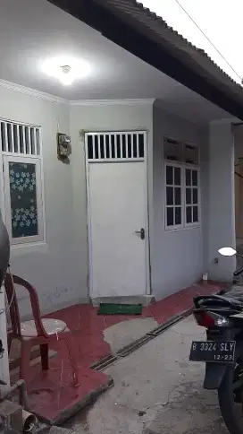 Dikontrakan tahunan rumah strategis kukusan, 5 kamar, masuk mobil.