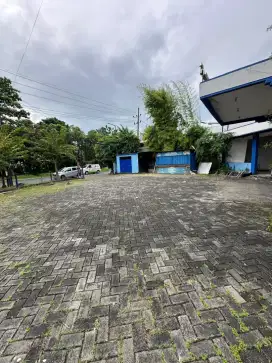 Dijual atau disewakan raya jemursari