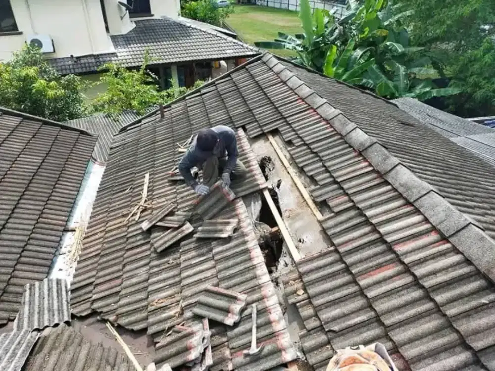 Tukang atap bocor