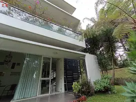 RUMAH MEWAH DI SAYAP DAGO dengan Pemandangan Kota Bandung