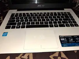 laptop asus  x435m warna putih