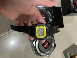 Jam tangan g-shock dw5600bb