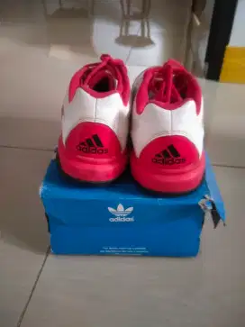 Jual sepatu olahraga