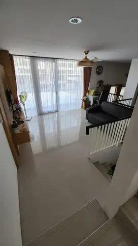 Dijual rumah citra 8 3lantai kt4+1 rapi siap huni