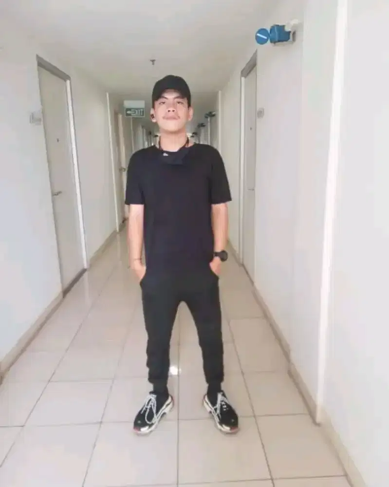 Mencari pekerjaan butuh uang