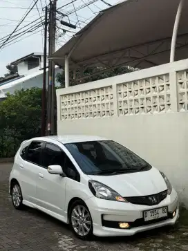 Honda Jazz RS MMC AT 2013
SS Lngkap pajak isi low KM stangan dari baru