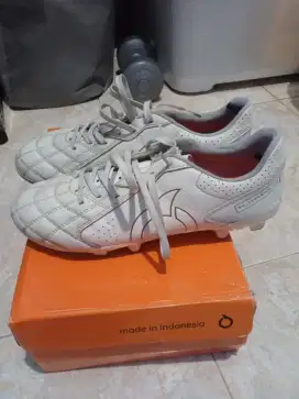 Sepatu sepak bola ortuseight el tiburon v3 fg