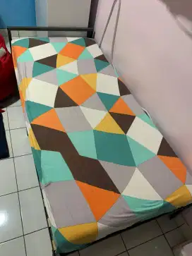 2 set Dipan dan Kasur Merk Ikea