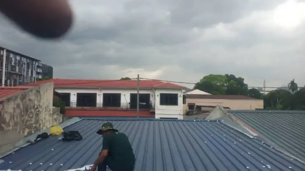 Tukang atap bocor