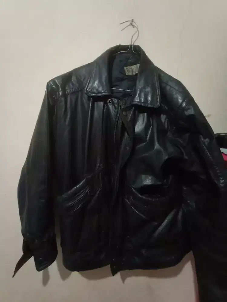 Jaket kulit asli warna hitam