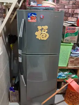 Kulkas sharp 2 pintu