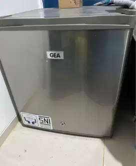 Kulkas Mini Second Merk GEA