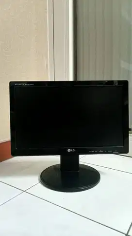 LCD LG 15 inch, masih ok