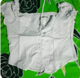 Crop top warna putih