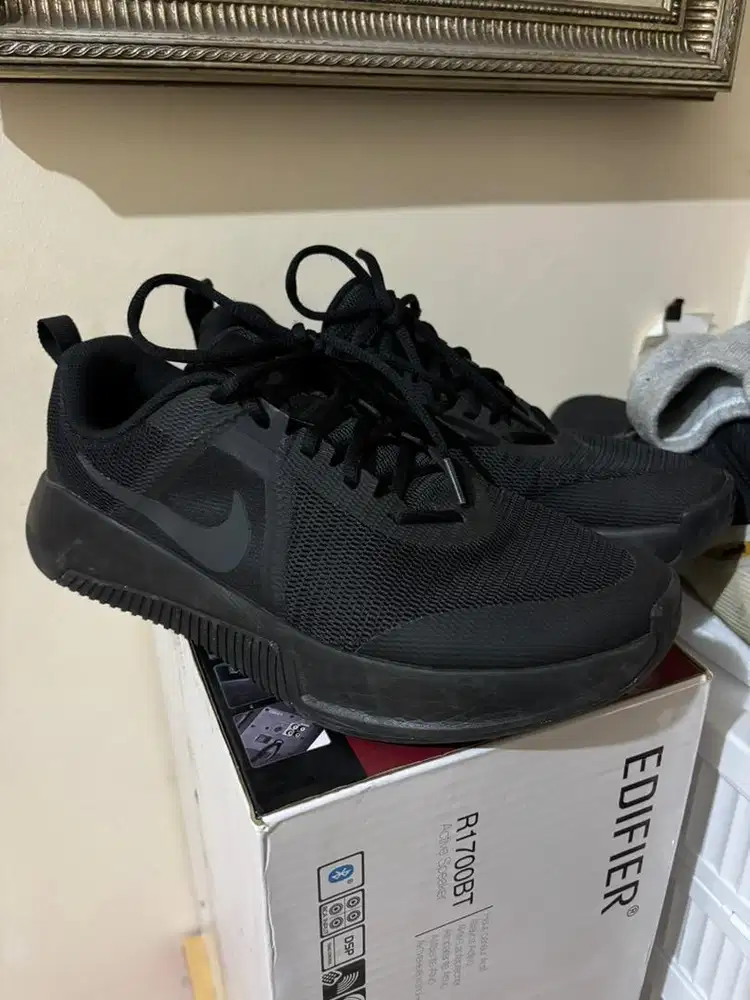 Nike MC Trainer 3 Triple Black 45 pria
