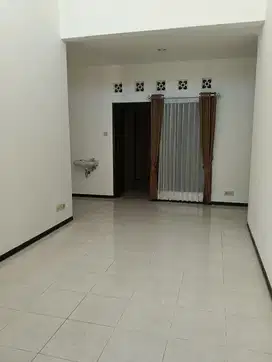 Disewakan rumah 1 lantai baru renovasi Puri Surya Jaya