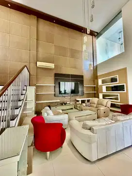 DISEWAKAN RUMAH GRAHA FAMILI FULL FURNISH POOL DEKAT PAKUWON MALL