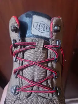 Sepatu eiger comoros