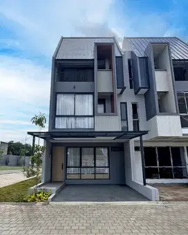 Dijual Townhouse Mewah 3 Lantai di Fatmawati, Siap Huni, Harga Menarik