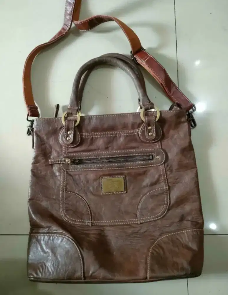 tas Sling besar kulit coklat