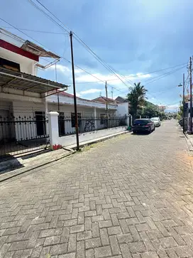 DIJUAL RUMAH JALAN BUNGA-BUNGA SUHAT KOTA MALANG DEKAT KAMPUS UB