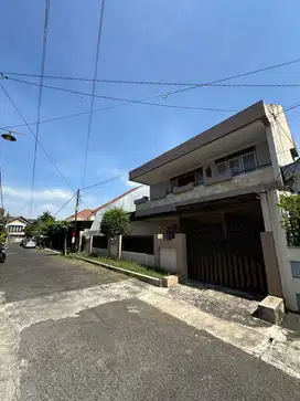 DIJUAL RUMAH JALAN BUNGA-BUNGA SUHAT KOTA MALANG DEKAT KAMPUS UB