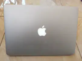 Dijual macbook pro 13-inch retina ram 8GB SSD 256GB siap pakai COD bgr