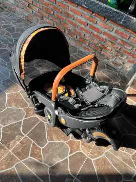 Strollee V baby Care Hitam