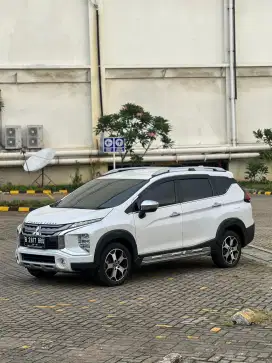 Xpander Cross Premium Matic 2021 Putih