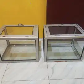 DiJual Etalase Bekas Jualan Jambu Kristal