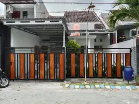 Dikontrakkan / disewakan rumah di surabaya western village
