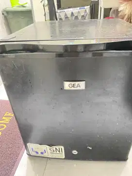 kulkas mini bar Gea