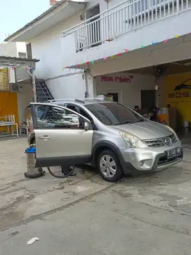 Nissan Livina 2012 Bensin