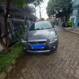 Mobil SUV Mitsubishi Outlander sport