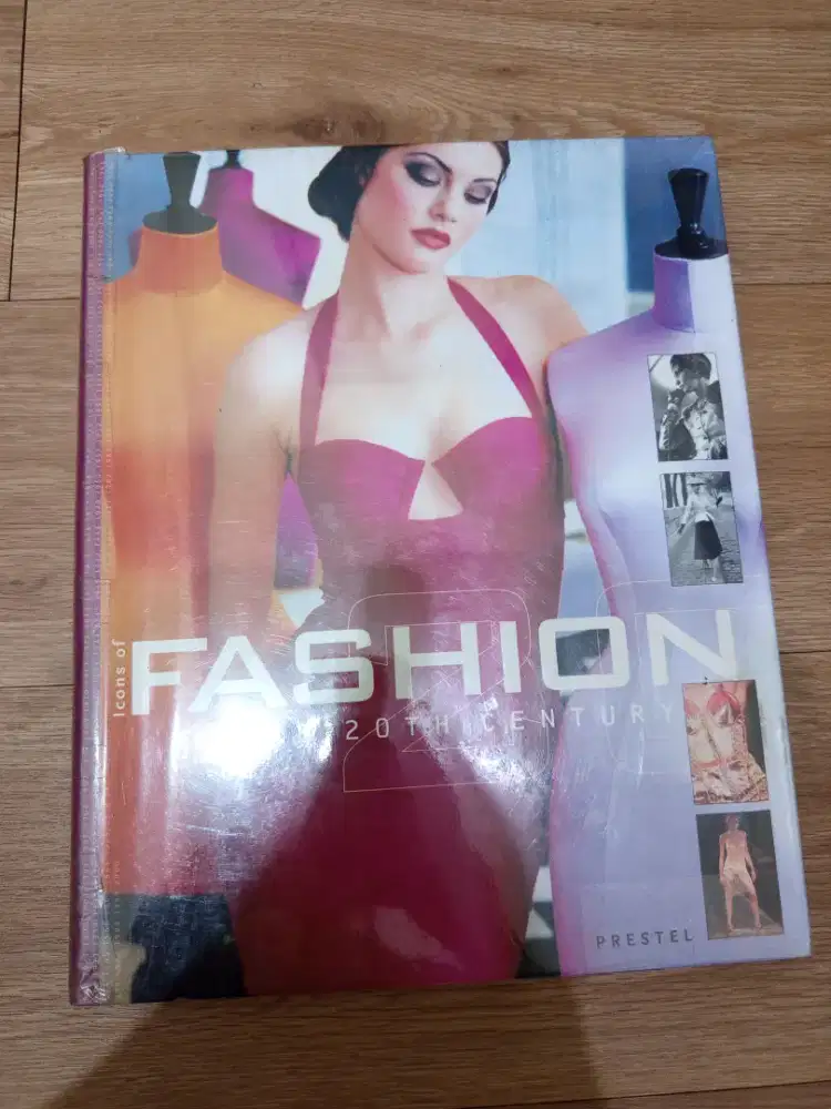 Icon of fashion book ( hardcover)