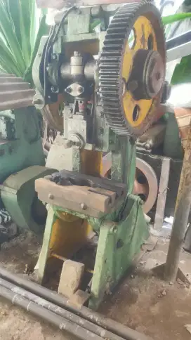 Mesin pon Japan 12ton roda dua