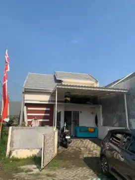 Rumah Hook Dijual di De’Naila Village Gresik, LT 100m² LB 60m²