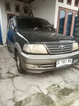 Dijual mobil krista 2004 bensin