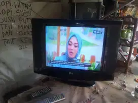 Jual tv 21in slim LG layar dtar plat harga 350 nego siap antar