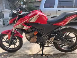 Dijual cepat motor kesayangan cb150r merah