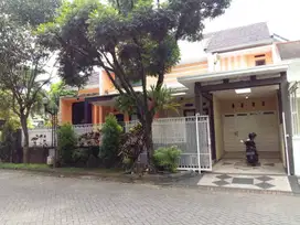 Dikontrakkan Rumah 2 Lantai Full Furnished di Permata Jingga