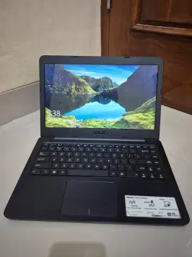 Asus Vivobook E14 E402YA AMD E2 7015 Radeon 4/1TB laptop charger