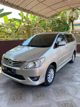 Innova V Diesel Matic 2012