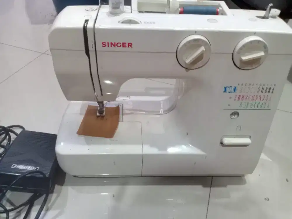 Mesin Jahit Portabel Merk Singer 1130 Second