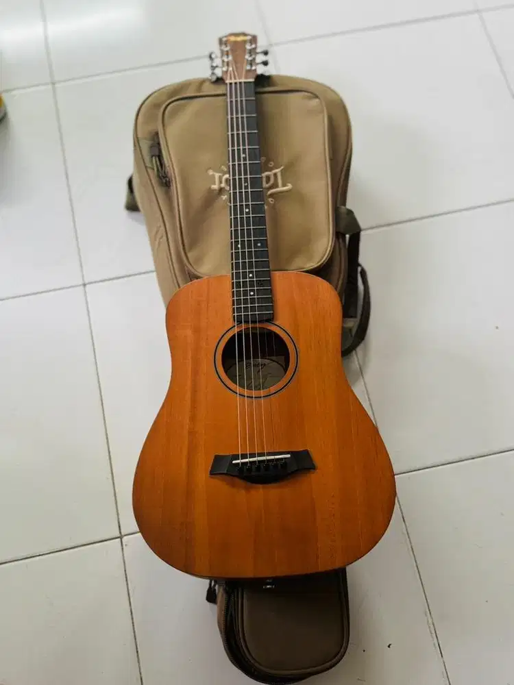 Gitar akustik Baby Taylor BT2