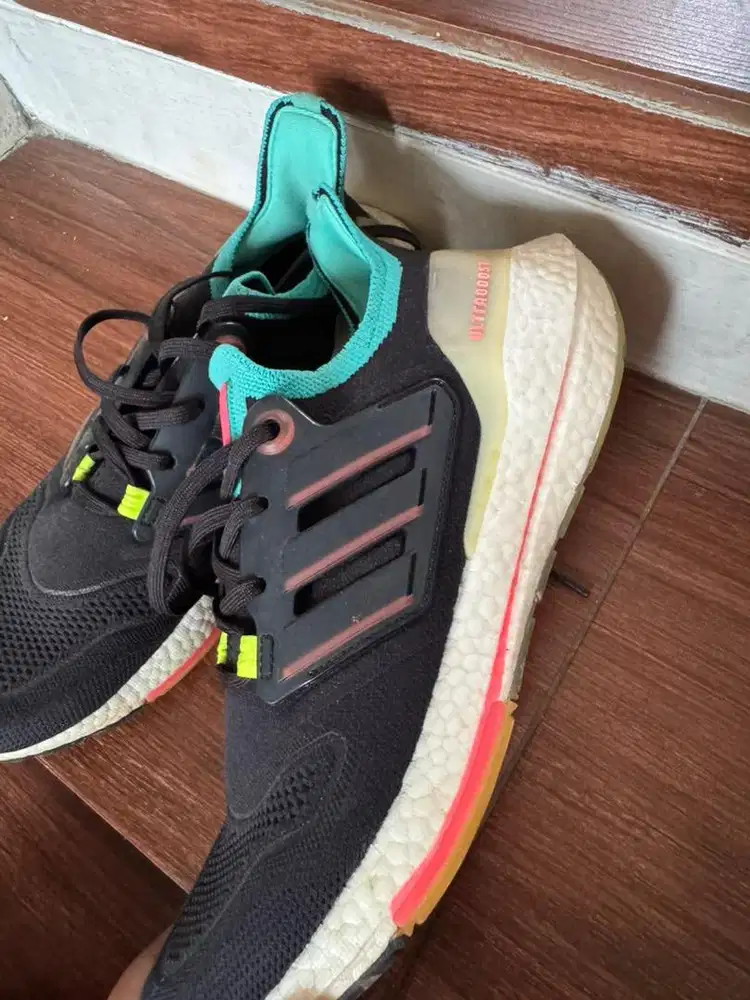 Sepatu adidas ultraboost