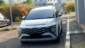 Hyundai stargazer x prime 2023 putih captainseat