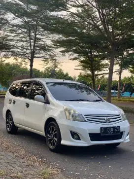 Dijual Mobil Nissam Grandlivina 2012 Matic 1.5 CC kondisi mulus Nego!!