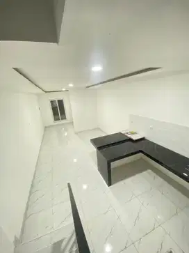Disewa rumah taman palem Kt4 , 3,5lantai rapi siap huni
